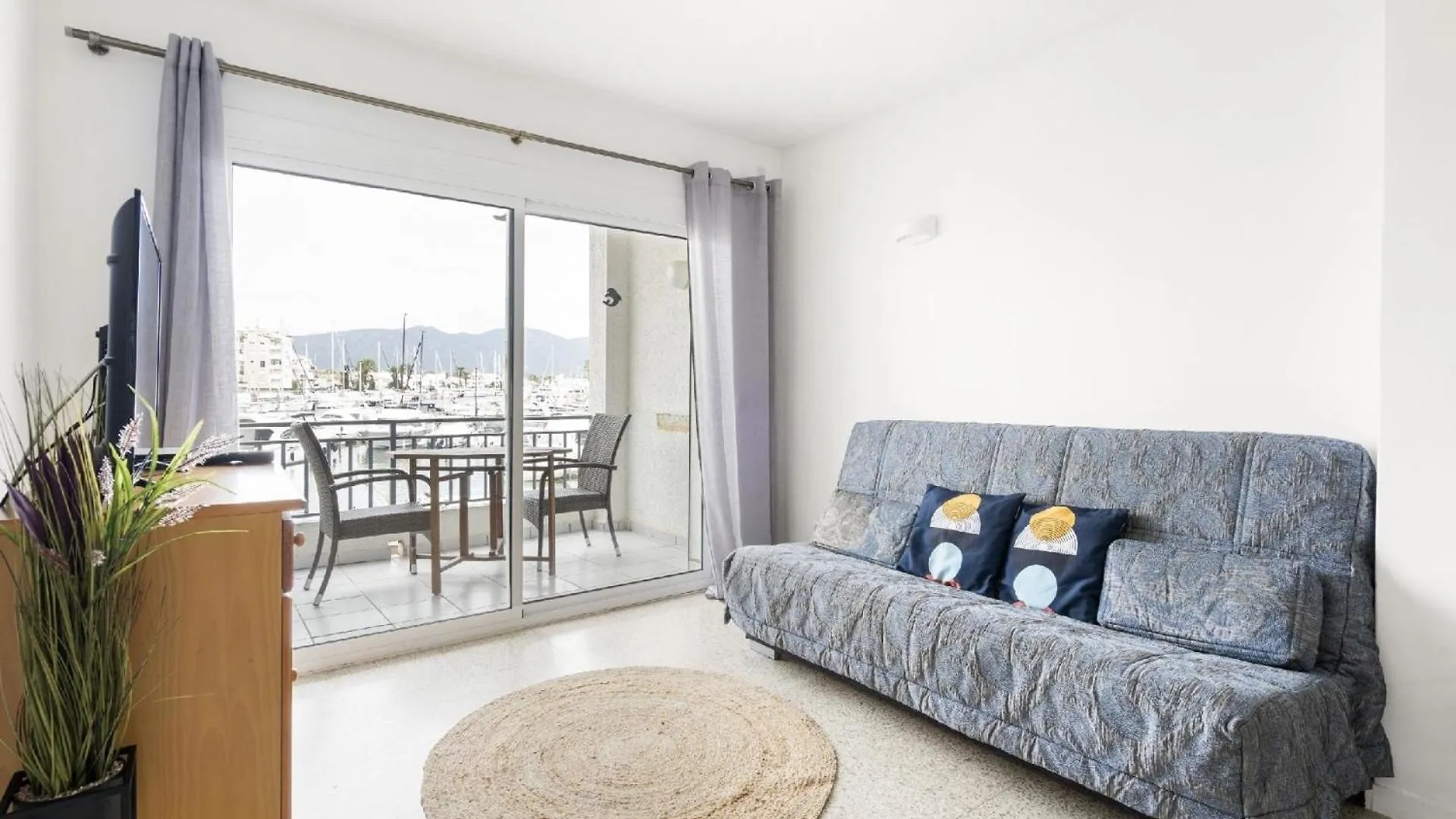 Ferienwohnung Fuer 4 Personen Ca 40 Qm In Empuriabrava, Costa Brava Golf De Roses contacts